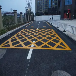 �鰲ͨ���ϵ�·���߸���ʩ���� С��ͣ������λ����