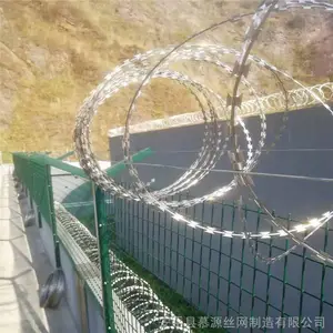 �����Ƹ� Ѳ�ߵ�����ǽ ***����ǽ ***Χ����
