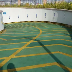 青岛无震动防滑坡道车道交通标示牌按照地面划线施工