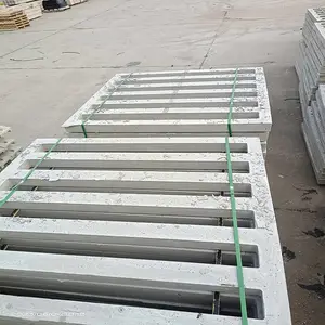 现货供应铁路水泥栅栏 钢筋混凝土高铁防护栏 生产厂家