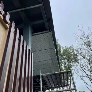 冲孔铝单板安装师傅施工实景拍摄