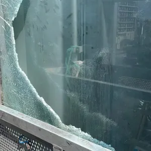 佛山高空外墙自爆玻璃整块拆除,找大粤,更放心