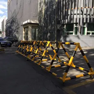 阻车路障移动交通拒马护栏 带刺拦车手推 电动可定制
