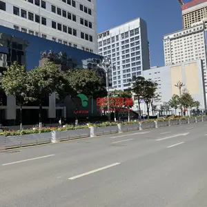 上海道路绿化用的什么花箱 朗汀集团铝合金长条落地组合花箱