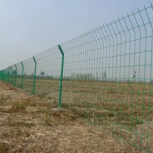 铁路高速公路框架护栏网 景区隔离栅栏 圈地铁丝围网 厂区焊接围栏网