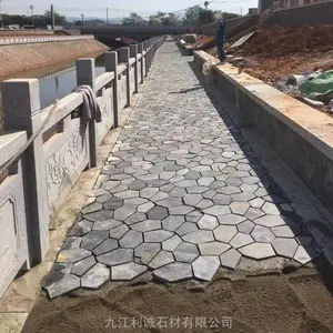 北京工地行人仿古冰裂纹青石 小路黑色铺装冰裂纹