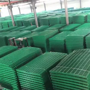 水库护栏网 光伏电站护栏网 围墙铁丝网 湖边安*** 双边丝护栏网
