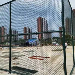 供应广东篮球场围网体育场护栏网运动操场围网生产安装
