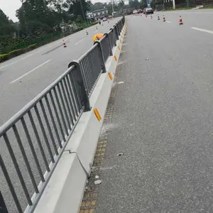 市政护栏加厚公路道路护栏城市交通京式护栏马路安全隔离防护栏
