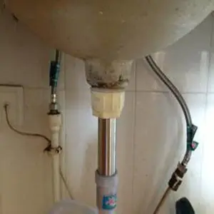绵阳水管维修/洗手盆三角阀断丝在墙里怎么办/热水器角阀断裂如何维修/水***维修