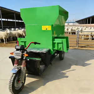 电动三轮款撒料机 牛羊养殖喂料车 蛟龙式推料撒料车