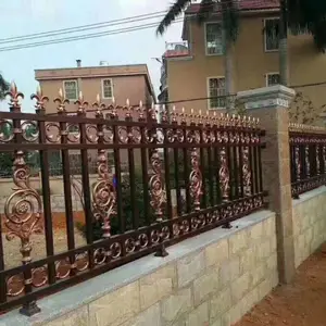 都匀锌钢围栏铁艺栏杆铝艺大门桥梁栏杆市政护栏公路隔离栏交通栏杆高速公路波形护栏厂家地址