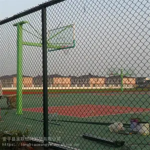 口字型球场围网护栏网 勾花体育球场围网隔离网厂 学校运动场围网
