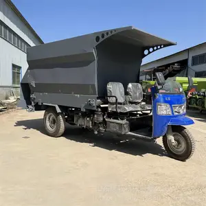 电动小型羊场喂料机 自走式双侧撒料牛羊投喂车 自动化马牛饲喂设备
