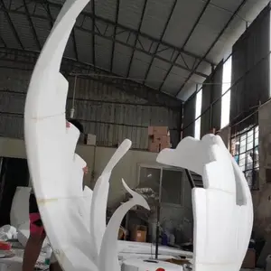 郑州售楼部水景镜面不锈钢凤凰雕塑、不锈钢凤凰涅盘雕塑摆件线条流畅追求现实之外的境界