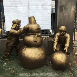 玻璃钢小孩堆雪人雕塑 童趣娱乐雕像民间小品人物 公园小区景观装饰