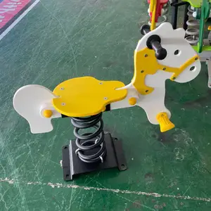 �׶�԰��ͯҡ���㳡���ϵ���ҡ�ι�԰������߿�ͨľ��ҡҡ��