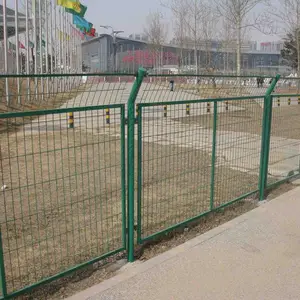 学校用钢丝网围栏 铁丝网网格围挡 场地隔离网