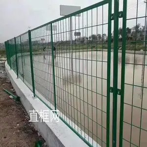 新疆护栏网 体育场围网勾花网球场围栏 运动场隔离围网 网面平整,***张紧,不易受外力撞击变形等