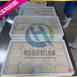 做牛肉饼的机器多少钱 全自动裹糠机设备 牛肉饼加工生产线