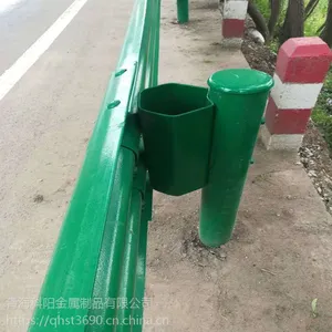 公路安防工程Q235国标镀锌护栏板厂家、喷塑高速防撞护栏材料规格多少钱一米