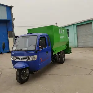 牛羊用新型撒料车大马力撒料车河北金源