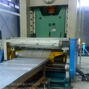 厂家供应爬架网片 蓝色建筑工地爬架网 5孔5距米字型安***