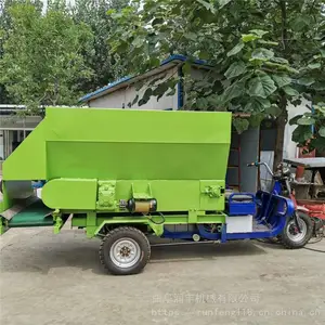 养殖基地饲料撒料车 灵活简便喂料车厂家