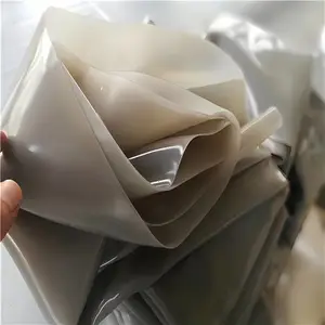 The surface of silicone skin is matte��˹�𽺵�