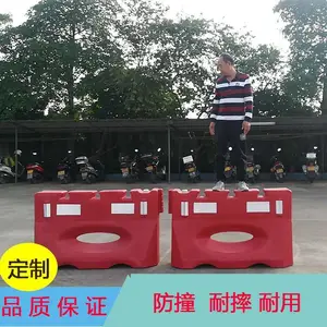 �������½�����������ˮ�� ��ɫ��ˮ���ط�ײ����Χ��