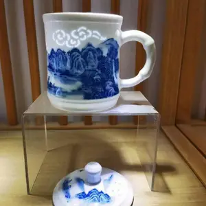 陶瓷青花手绘玲珑马克杯过滤带盖子家用办公杯茶叶水分离茶杯
