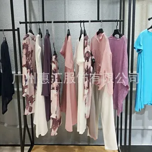 一三国际北京外贸服装尾货批发市场 优衣汇品牌折扣女装尾货T恤银色皮草