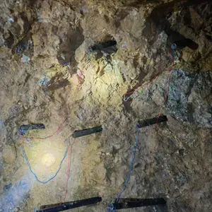 出口缅甸 露天深孔爆破采用二氧化碳气体爆破致裂设备 中德鼎立