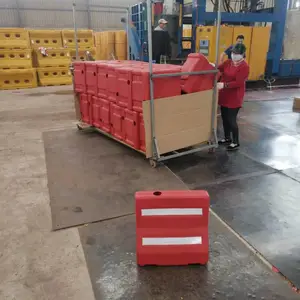 贵州市政工程抗氧化隔离墩_中远交通水泥隔离墩围挡_红白隔离墩厂家报价
