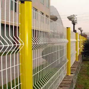 鸿宇筛网桃型柱护栏网 金属折弯防护墙 景点隔离围栏