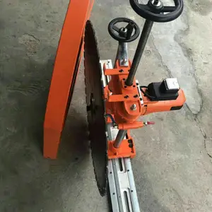 ���ڸֽ�ǽ���и��