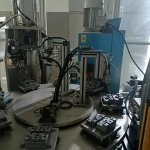旋转工作台铆接机 优诚转盘式数控旋铆机 回转工作台铆钉机