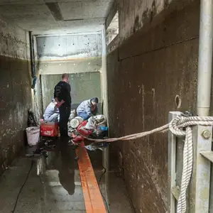 ֮���нӺ�������ˮ�ܵ���ѹע����©-ˮ��վ�����©��©����