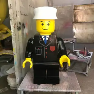 订制美陈道具乐高人偶雕塑 玻璃钢巡警机器人公仔摆件 乐高公仔雕塑