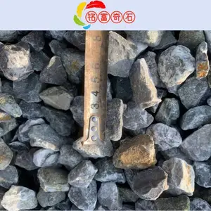 ������ʯ����Сʯ�ӣ��ݳ�1-3���ֺ�ɫ��ʯ����ɫ��ʯ�̻���׺ʯ
