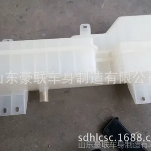 济南联合重卡驾驶室喷水壶 联合重卡事故车驾驶室配件价格 图