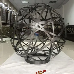 园林景观设计黑金不锈钢镂空球雕塑艺术逐渐走向融合