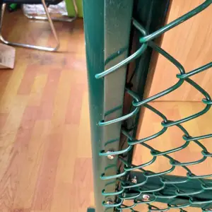 ѧУ�ٳ���ɫ������ ����Χ��ʩ������