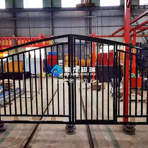 超瑞锌钢大门是一种采用锌合金材质制成,具有耐腐蚀、造型多样