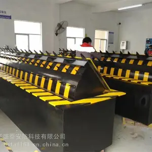 华盛泰***防恐路障机、液压升降重型翻版路障机、3-6米防恐路障机定制厂家