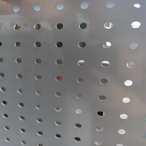 广州龙宇供应精美洞洞板展示架冲孔网冲孔板孔围墙圆孔网