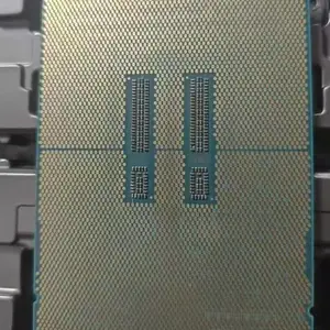 Intel Xeon Silver 4510服务器CPU，型号SRN60/J502H017清晰可见
