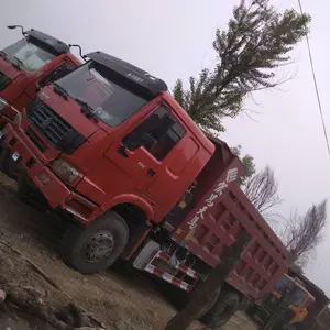 出售二手豪沃后八轮工程车380马力5.8米大箱
