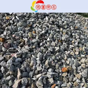������ʯ����Сʯ�ӣ��ݳ�1-3���ֺ�ɫ��ʯ����ɫ��ʯ�̻���׺ʯ
