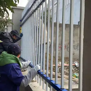 中晶热镀锌围墙护栏厂家定制 锌钢栏杆安装 这款大气简单不贵